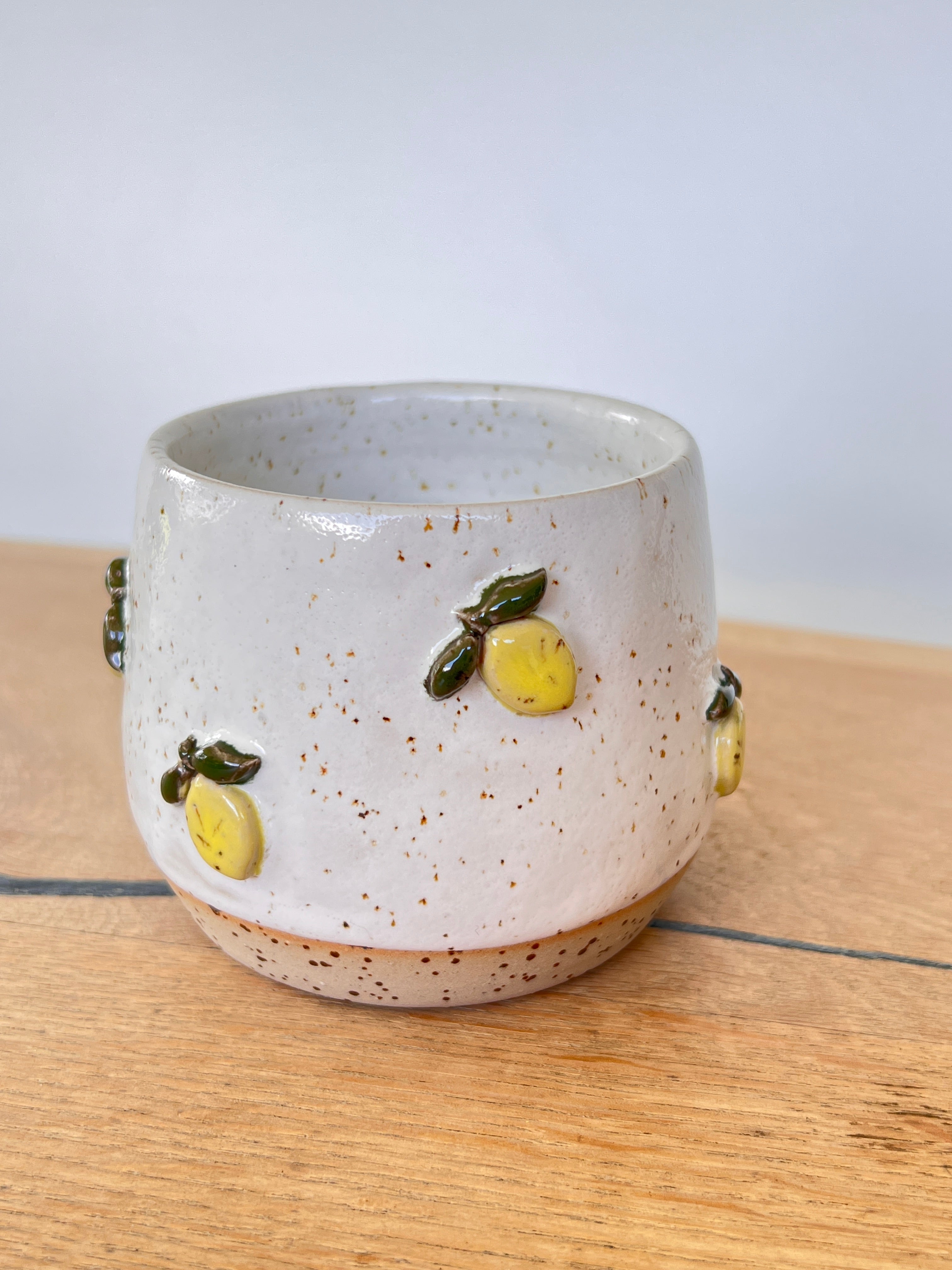 Becher Zitronen