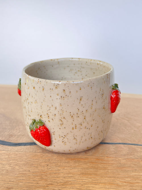 Becher Erdbeeren