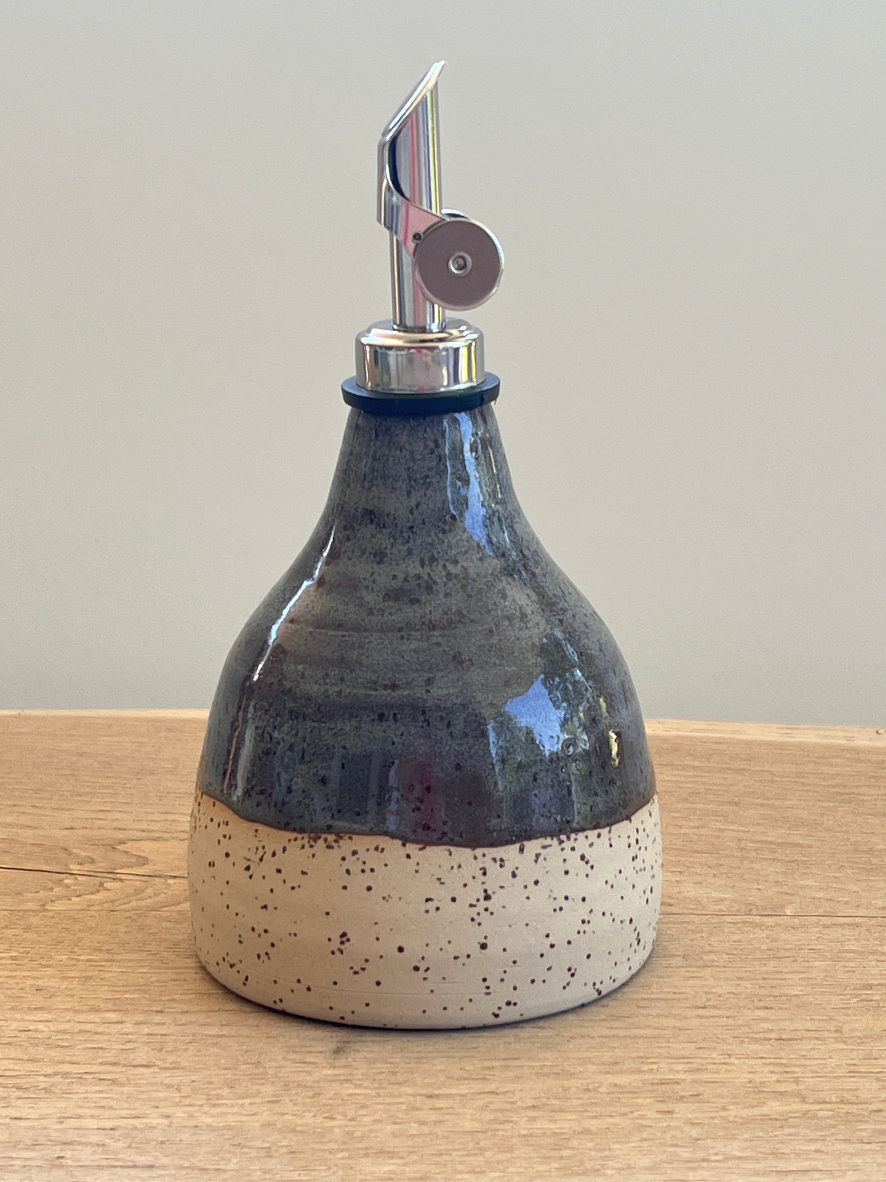 Ölflasche grau